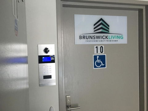 U201 Brunswick Living Brand New Deluxe Balcony Upper Floor Apartment Close To Airport And CBD - Bridge Guide 3