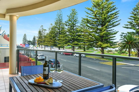 Ultimate Esplanade - 3 Storey Experience - WiFi - Lawyer Find 1