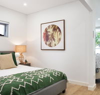 Ultra Modern Studio Suite with Balcony Near Shops - Click Find