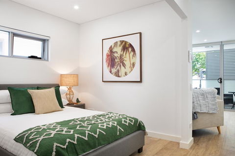 Ultra Modern Studio Suite With Balcony Near Shops - Click Find 0