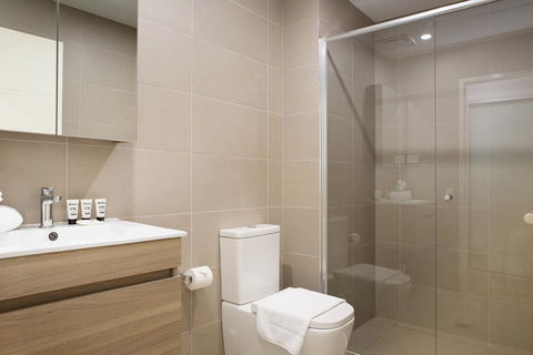 Ultra Modern Studio Suite With Balcony Near Shops - Click Find 1