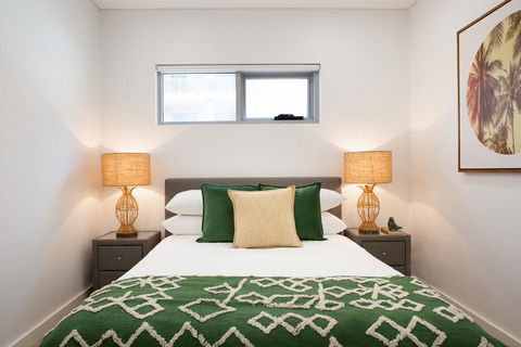 Ultra Modern Studio Suite With Balcony Near Shops - Click Find 3
