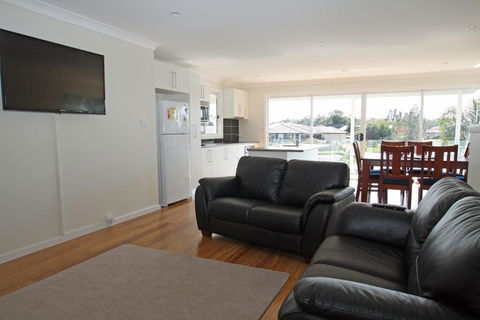 Unbeatable Waterfront Location - Bet 4u 3