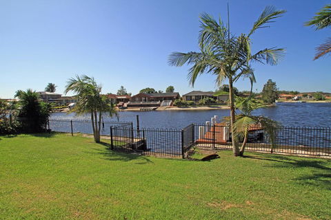 Unbeatable Waterfront Location - Bet 4u 0