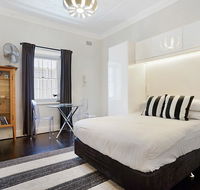 Unbeatably located Art Deco Surry Hills studio - Bet 4u