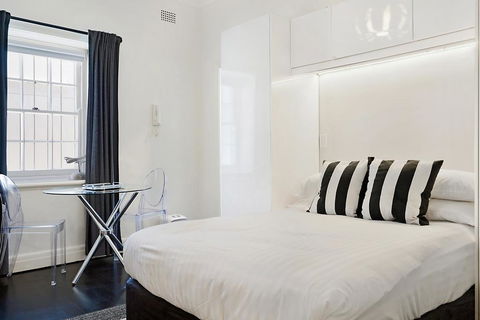 Unbeatably Located Art Deco Surry Hills Studio - Bet 4u 2