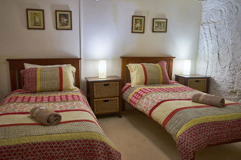 Underground Bed & Breakfast - Click Find 3