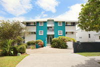 Unit 1 On The Park Frank Street Coolum Beach WIFI 400 Bond LINEN INCLUDED