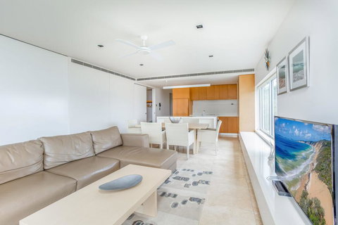 Unit 101 Plantation Resort - Rainbow Beach, Plantation Resort, Second Floor, Aircon, Pool, Spa - Bet 4u 3