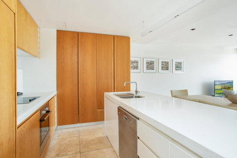 Unit 101 Plantation Resort - Rainbow Beach, Plantation Resort, Second Floor, Aircon, Pool, Spa - Bet 4u 1