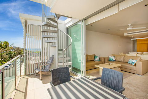 Unit 203 Plantation - Rainbow Beach, Plantation Resort Top Floor, Aircon, Free Wi-Fi - Click Find 0