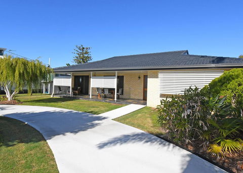 Urangan Harbour Bungalow - Click Find 0
