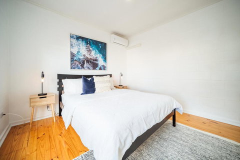 Urban Beach Shack-Metres From The Beach & Cafes - Lawyer Find 1