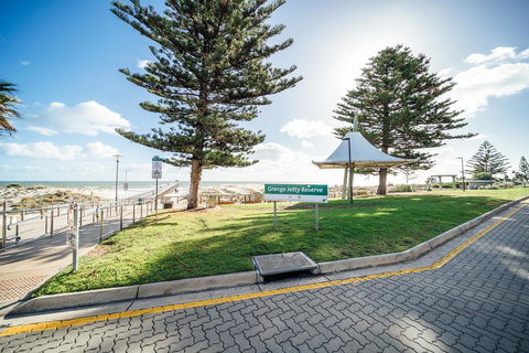 Urban Beach Shack-Metres From The Beach & Cafes - Lawyer Find 3