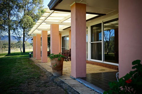 Verona Vineyard Cottage - Click Find 1