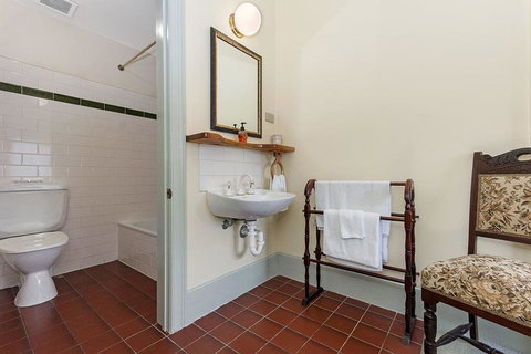 Victoria House - Bet 4u 1