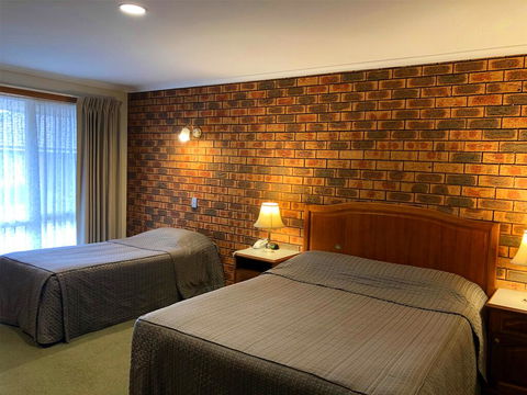 Victoriana Motor Inn - Bridge Guide 1