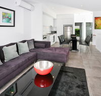 Views from Red Hill - Modern and Spacious Split-Level Executive 3BR Red Hill Apartment Close to CBD - Click Find