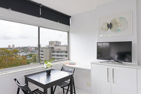 Views To Die For// Studio Rushcutters Bay // Free Parking - Bet 4u 3