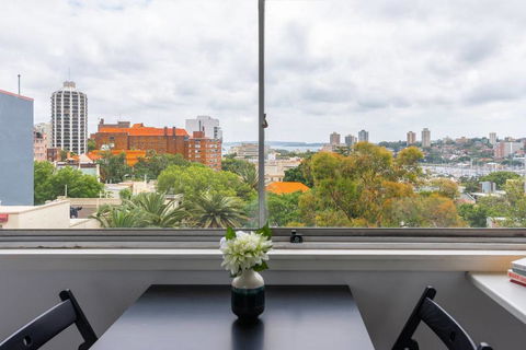 Views To Die For// Studio Rushcutters Bay // Free Parking - Bet 4u 2