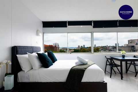 Views To Die For// Studio Rushcutters Bay // Free Parking - Bet 4u 0