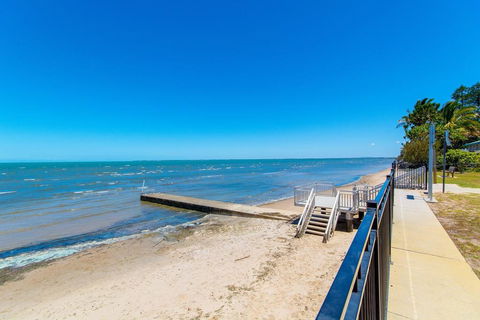 Views, Pool, Air Conditioning - Karoonda Sands Welsby Pde, Bongaree - Click Find 3