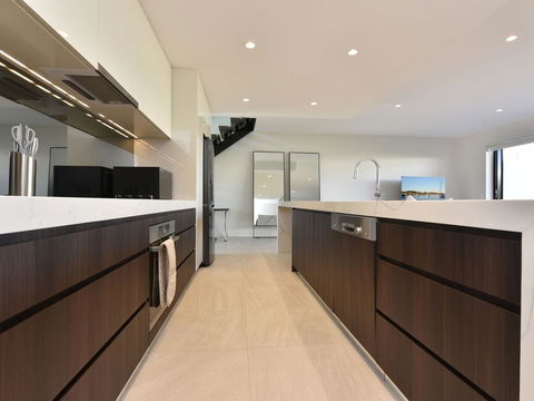 Villa Capri Waterside At Trinity Point - Click Find 2