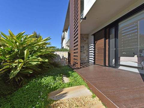 Villa Catania Waterside At Trinity Point - Click Find 2
