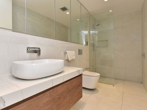 Villa Catania Waterside At Trinity Point - Click Find 3