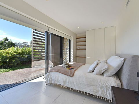 Villa Catania Waterside At Trinity Point - Click Find 1