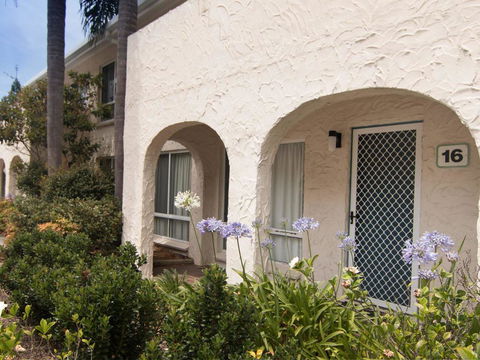 Villa Manyana 16 - Click Find 0