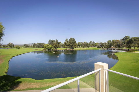 Villa On The Green - Click Find 1