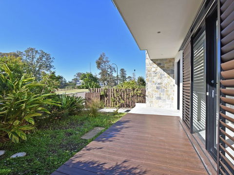 Villa Positano Waterside At Trinity Point - Click Find 2
