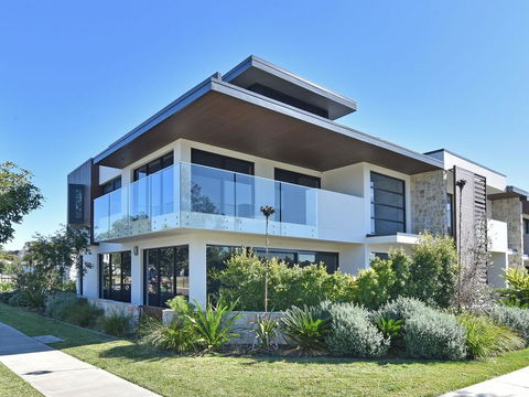 Villa Sorrento Waterside At Trinity Point - Bridge Guide 0