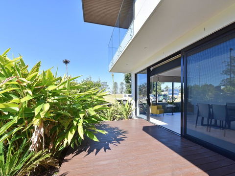 Villa Sorrento Waterside At Trinity Point - Bridge Guide 2