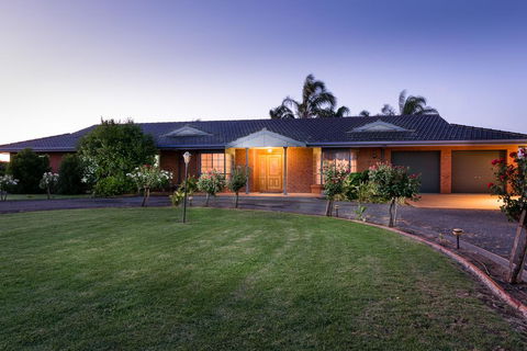 Vineyard Retreat Mildura - Bet 4u 0