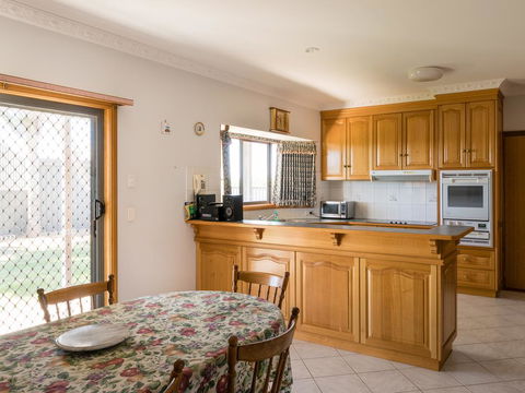 Vineyard Retreat Mildura - Click Find 3