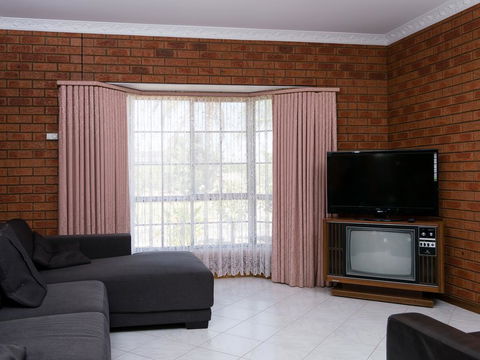 Vineyard Retreat Mildura - Click Find 1