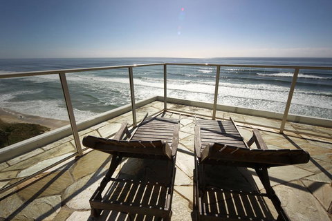 Viscount On The Beach - Click Find 0