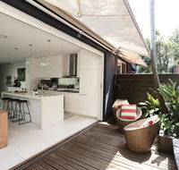 Walk to beach from this Stylish Bronte Oasis w AC wifi and free parking - Click Find