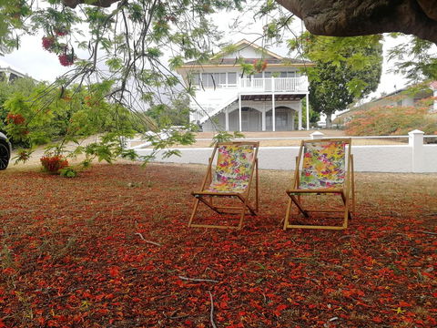 Walk To Beach Queenslander HOME In CBD Hervey Bay - Bet 4u 1