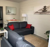 Walk to Lamberts Beach with Wi-fi and Netflix - Click Find