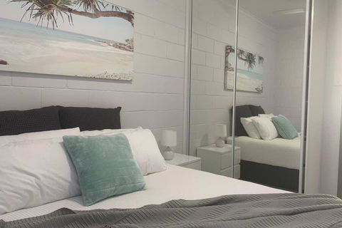 Walk To Lamberts Beach With Wi-fi And Netflix - Click Find 1