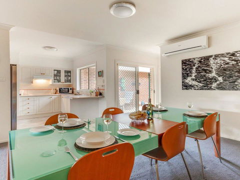 Walling-Clifton Gardens - Backing Onto Golf Course - Click Find 3