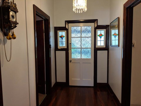 Walnut Cottage - 2 Bedroom Pet Friendly Country Cottage - Bet 4u 2