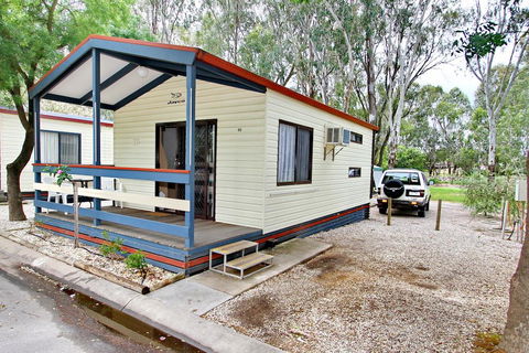 Wangaratta Caravan Park - Bridge Guide 3