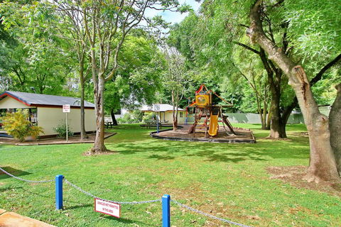Wangaratta Caravan Park - Bridge Guide 2