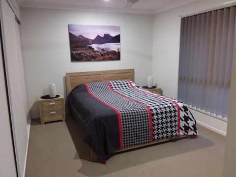 Waratah And Wattle Apartments - Lawyer Find 2