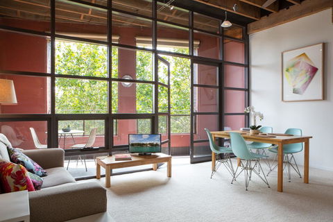 Warehouse Apartment With Balcony In Trendy Area - Bet 4u 0