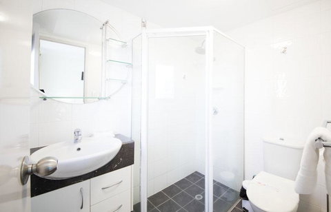 Warringa Surf Holiday Apartments - Click Find 0